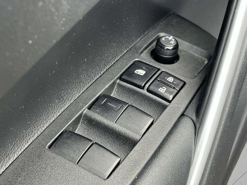 Used 2023 Toyota Corolla Cross LE image 27