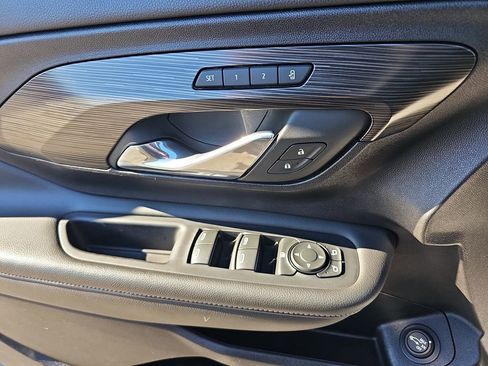 Used 2024 GMC Terrain SLT image 32