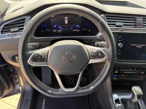 Used 2022 Volkswagen Tiguan SE FWD image 10