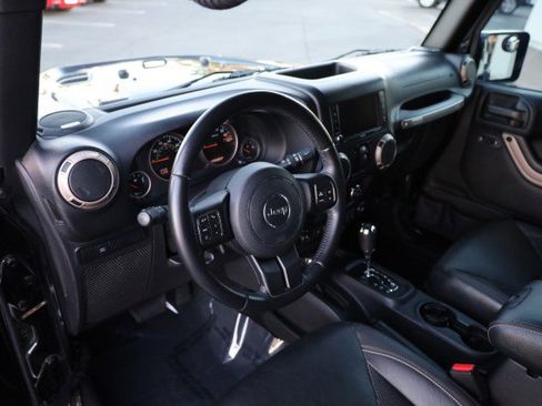 Used 2016 Jeep Wrangler Unlimited Sahara image 22