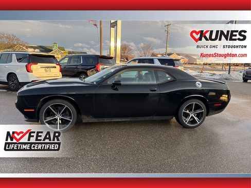 Used 2015 Dodge Challenger SXT Plus image 6
