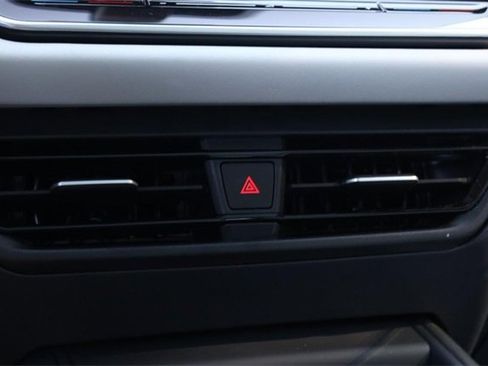 New 2025 Volkswagen Tiguan SE image 15