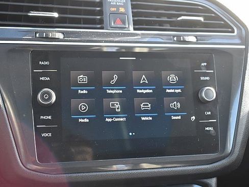 Used 2023 Volkswagen Tiguan SE w/ Panoramic Sunroof Package image 19