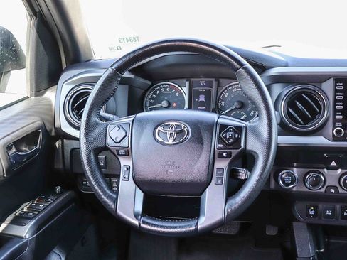 Used 2022 Toyota Tacoma TRD Sport w/ TRD Premium Sport Package AWD/4WD image 18