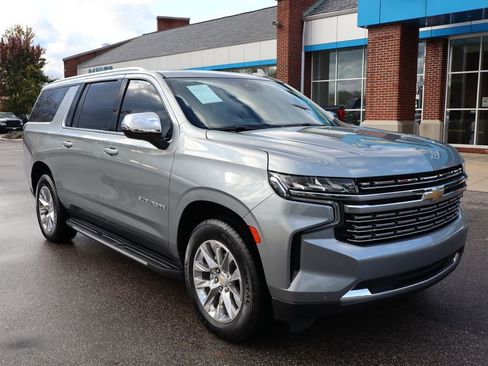 Used 2023 Chevrolet Suburban Premier image 4