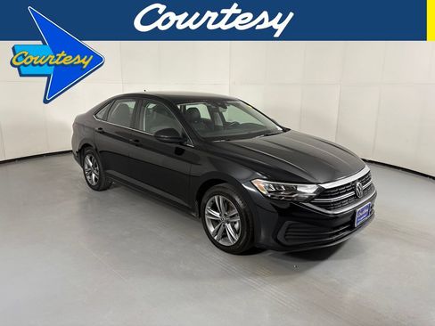 Used 2024 Volkswagen Jetta SE FWD image 1