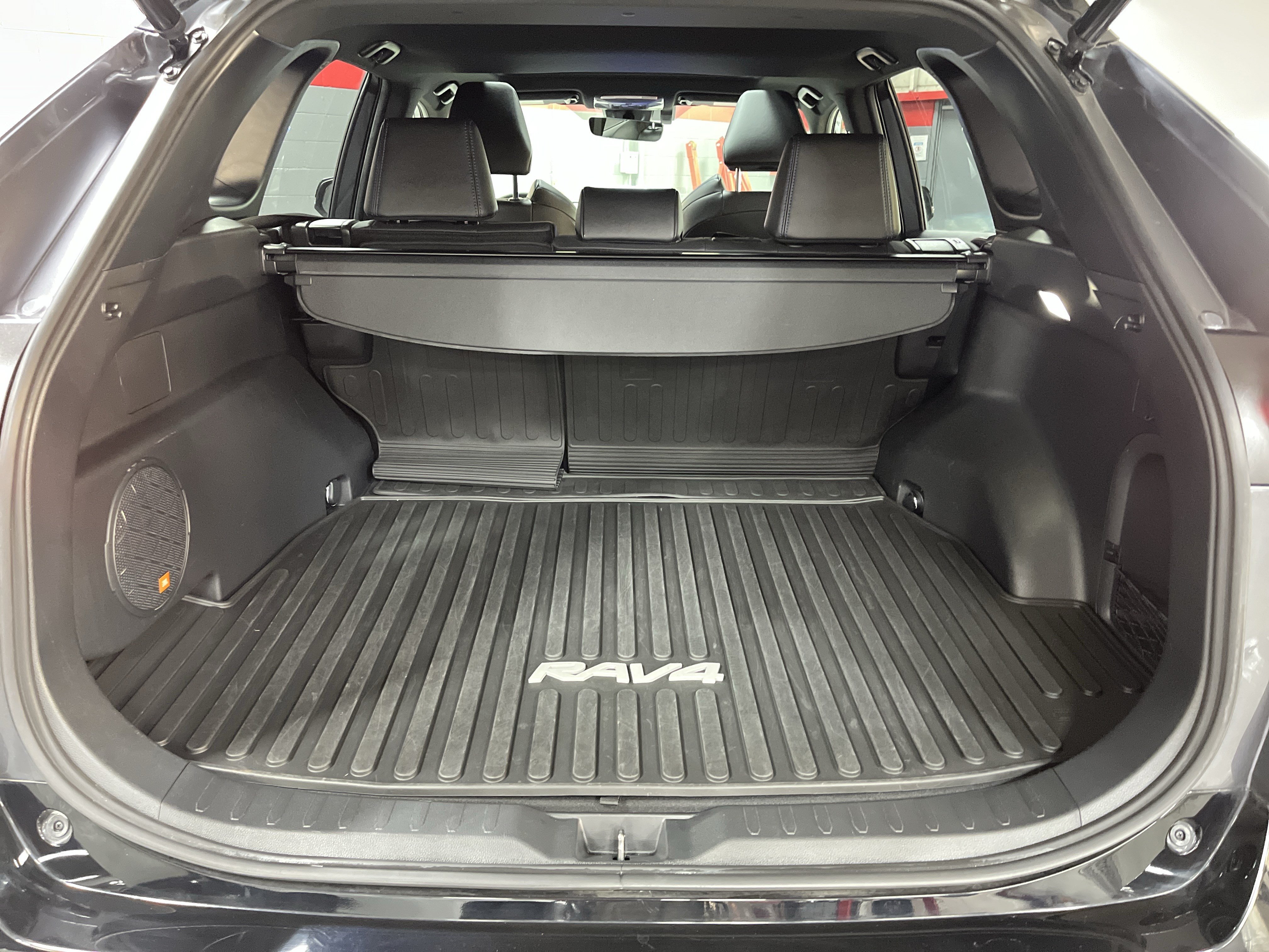 Used 2023 Toyota RAV4 XSE AWD/4WD image 32