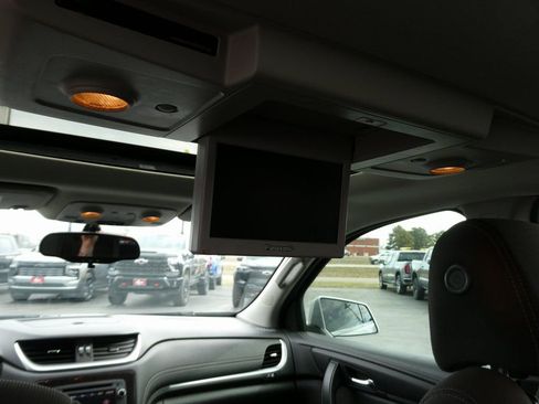 Used 2017 Chevrolet Traverse LT w/ Traveler's Package image 23