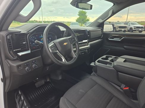 Used 2023 Chevrolet Silverado 1500 LT w/ Z71 Off-Road Package AWD/4WD image 11