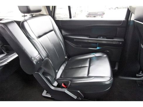 Used 2023 Ford Expedition XLT image 10