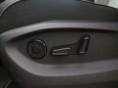 New 2026 Volkswagen Tiguan SE image 9