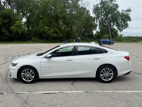 Used 2018 Chevrolet Malibu LT w/ Leather Package FWD image 8