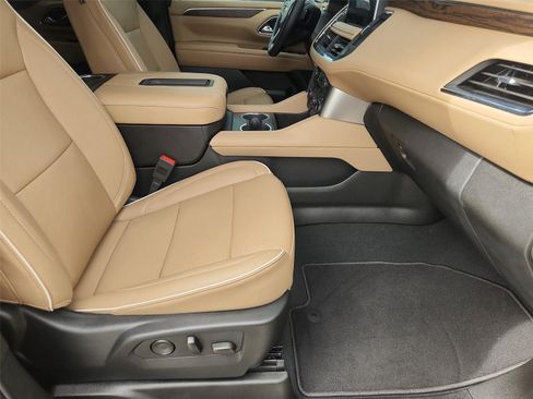Used 2024 Chevrolet Tahoe Premier w/ Premium Package RWD image 28