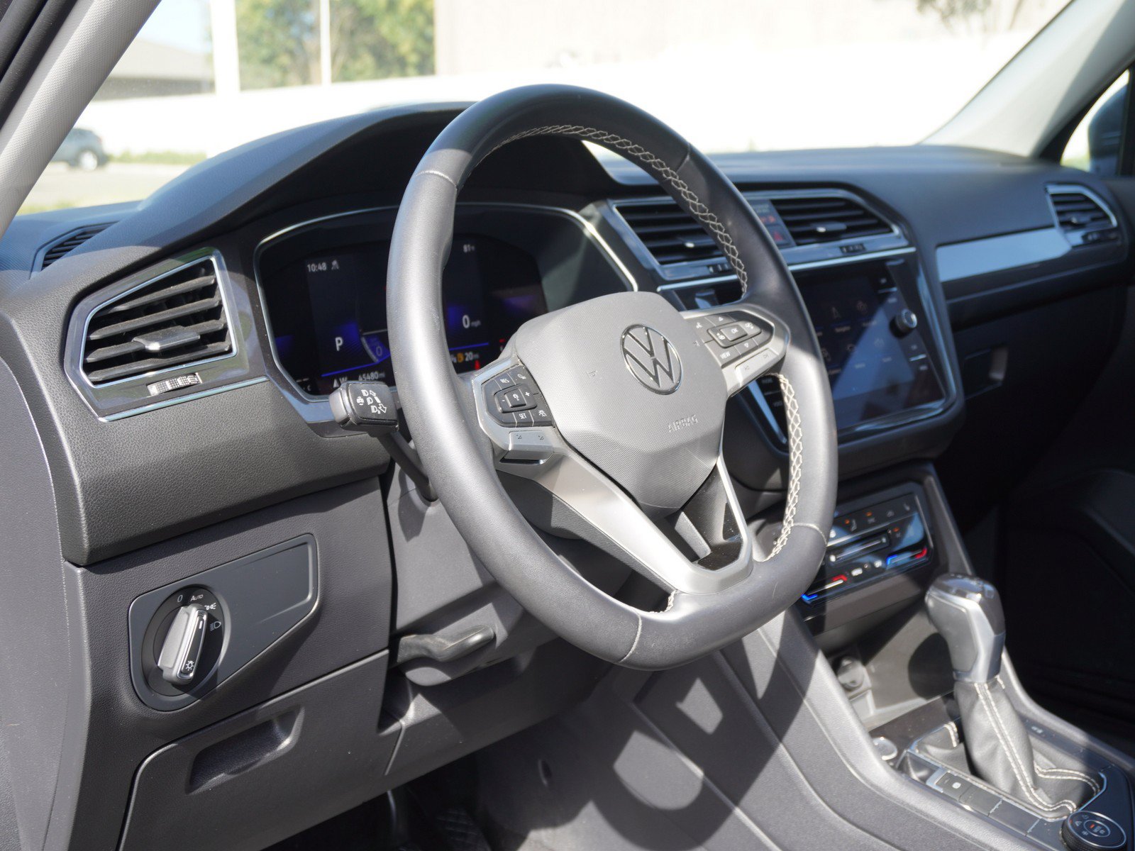 Used 2023 Volkswagen Tiguan SE w/ Panoramic Sunroof Package AWD/4WD image 21