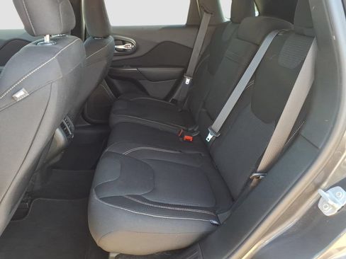 Used 2015 Jeep Cherokee Latitude FWD image 24