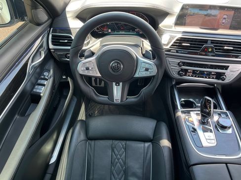 Used 2021 BMW 750i xDrive w/ Executive Package AWD/4WD image 13
