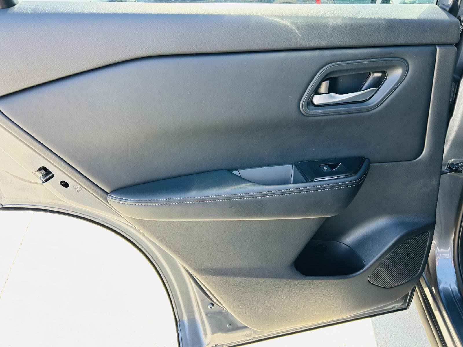 Used 2025 Nissan Rogue SV FWD image 24