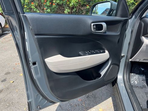 Used 2025 Hyundai Venue SEL FWD image 18
