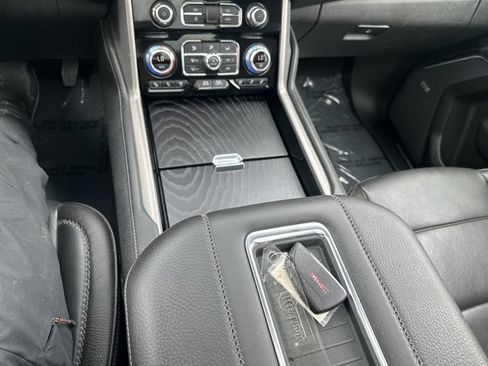 Used 2024 GMC Yukon XL Denali AWD/4WD image 29