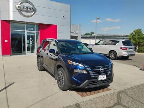 Used 2024 Nissan Rogue SV w/ SV Premium Package AWD/4WD image 3
