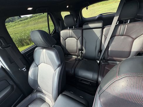 Used 2025 Honda Pilot Black Edition image 34