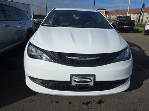 New 2026 Chrysler Voyager LX image 7