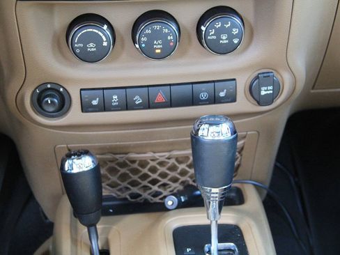 Used 2016 Jeep Wrangler Unlimited Sahara w/ Dual Top Group AWD/4WD image 23