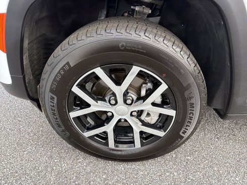 Used 2025 Jeep Grand Cherokee Limited AWD/4WD image 10