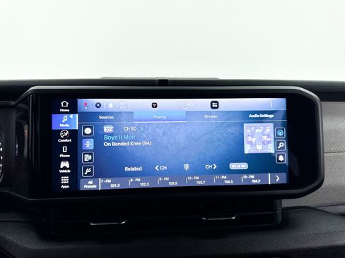 Used 2025 Jeep Gladiator Sport AWD/4WD image 7