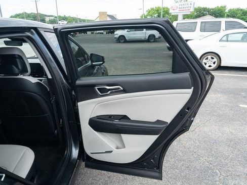 Used 2024 Kia Sportage EX FWD image 12
