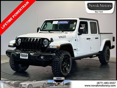 Used 2022 Jeep Gladiator Sport AWD/4WD image 4