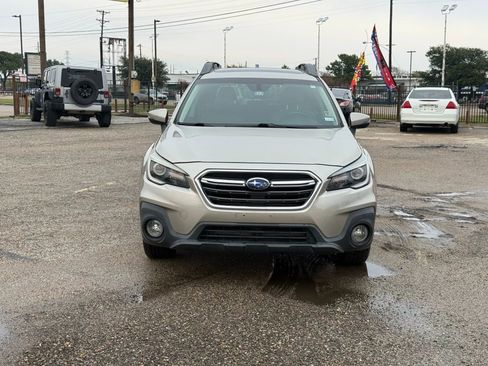 Used 2018 Subaru Outback 3.6R Limited image 2
