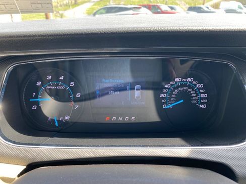 Used 2015 Ford Taurus SE FWD image 14