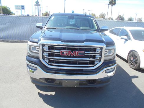 Used 2018 GMC Sierra 1500 SLT AWD/4WD image 2