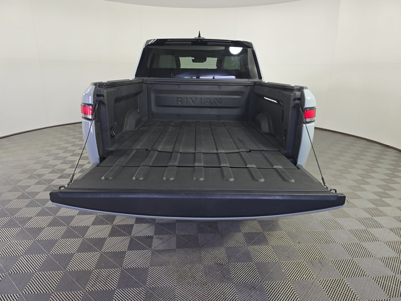 Used 2022 Rivian R1T Adventure AWD/4WD image 15