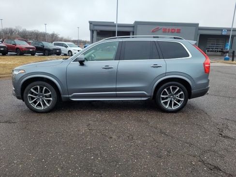 Used 2018 Volvo XC90 T5 Momentum w/ Convenience Package image 2