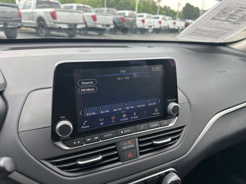 Used 2025 Nissan Altima 2.5 S FWD image 16