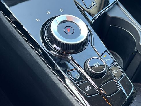 Certified 2025 Kia Sportage LX image 24