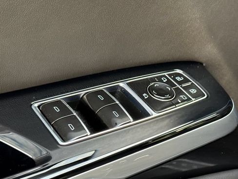 Used 2025 Cadillac Escalade Premium Luxury RWD image 22
