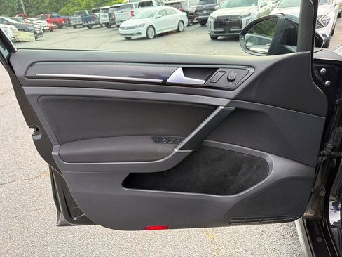 Used 2017 Volkswagen Golf 4-Door FWD image 10