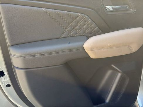 Used 2024 GMC Canyon Denali image 24