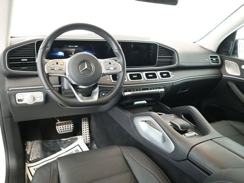 Used 2023 Mercedes-Benz GLS 580 4MATIC image 9