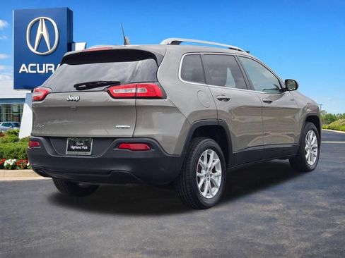Used 2018 Jeep Cherokee Latitude w/ Cold Weather Group AWD/4WD image 12