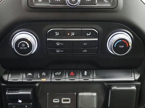 Used 2024 Chevrolet Silverado 1500 Custom image 25