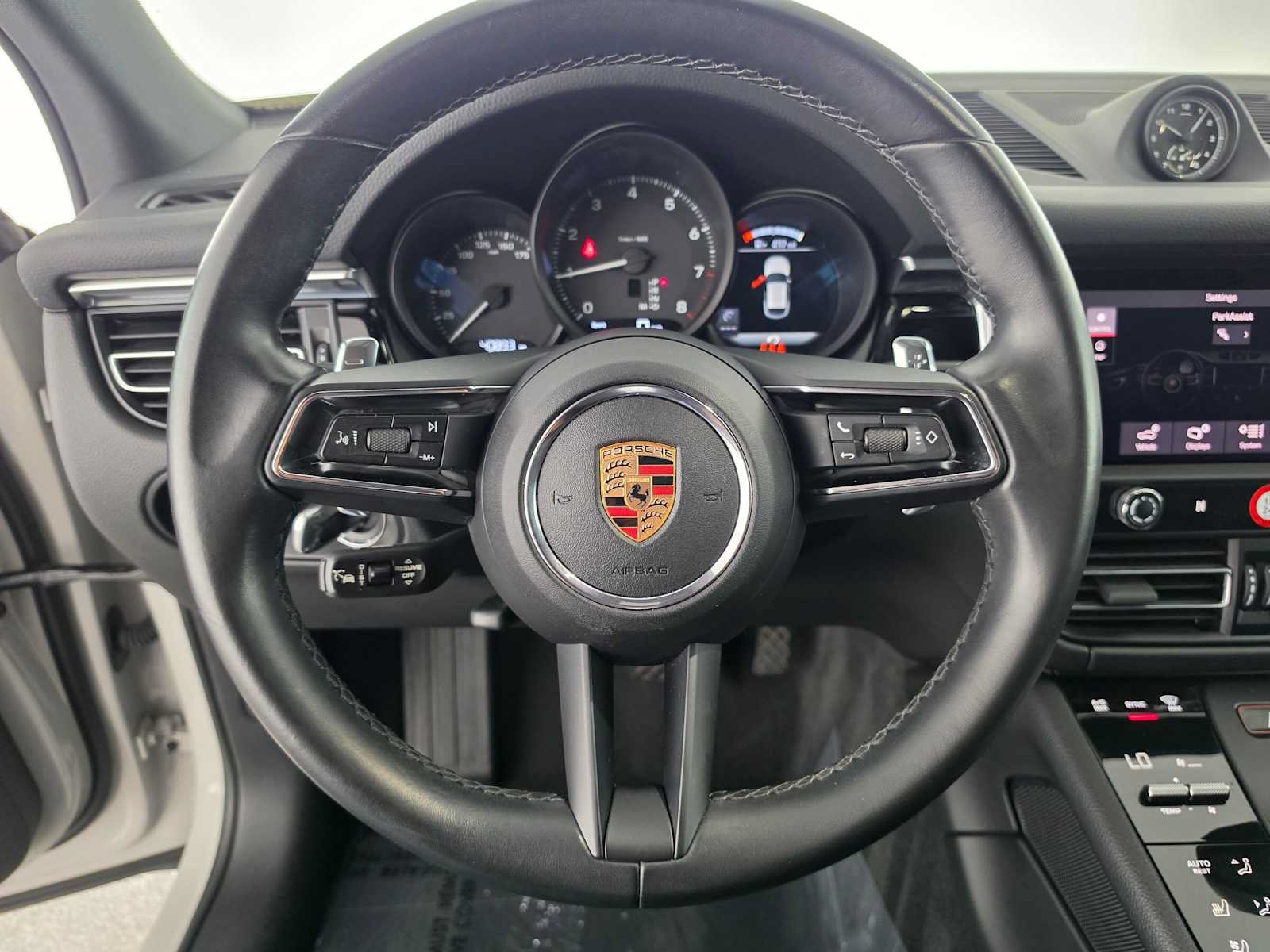Used 2024 Porsche Macan AWD/4WD image 22