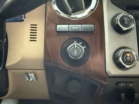 Used 2013 Ford F350 Lariat w/ Chrome Pkg image 24