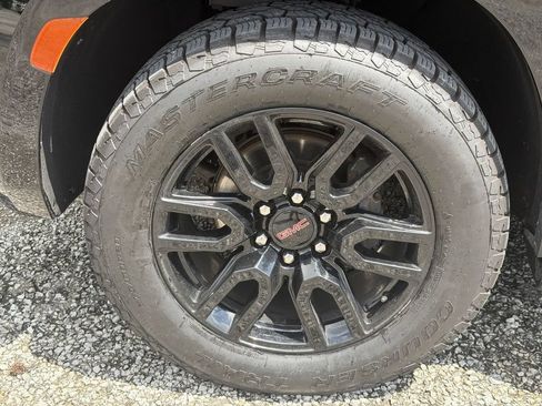 Used 2021 GMC Yukon AT4 w/ Rear Media and Nav Package AWD/4WD image 33