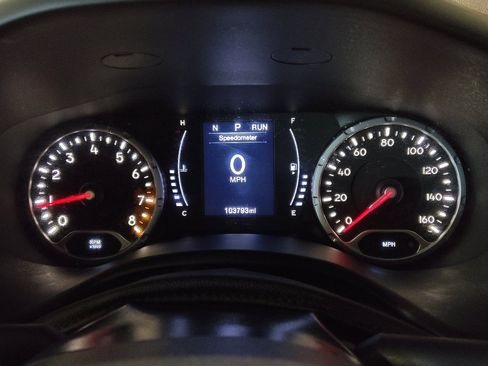 Used 2018 Jeep Renegade Latitude FWD image 23