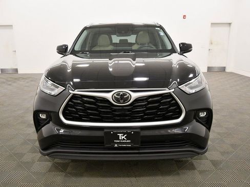 Used 2020 Toyota Highlander XLE image 11