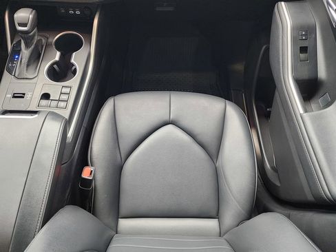 Used 2023 Toyota Highlander XLE image 13